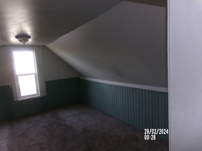 Building Photo - 4bd 1ba Home
