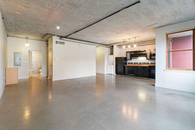 Building Photo - Old Town Lofts - South Facing Studio w/par...