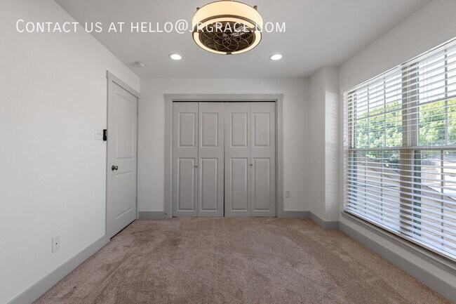 Building Photo - 3336 Chimney Pl Dr