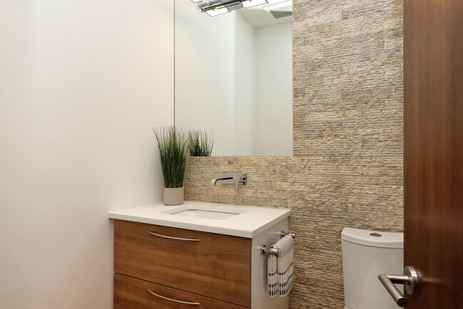 Building Photo - 745 Castle Creek Dr
