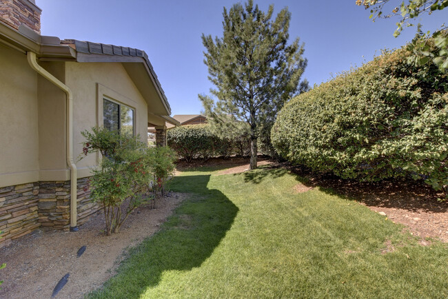 Building Photo - Beautiful Townhouse in Gated Prescott Comm...