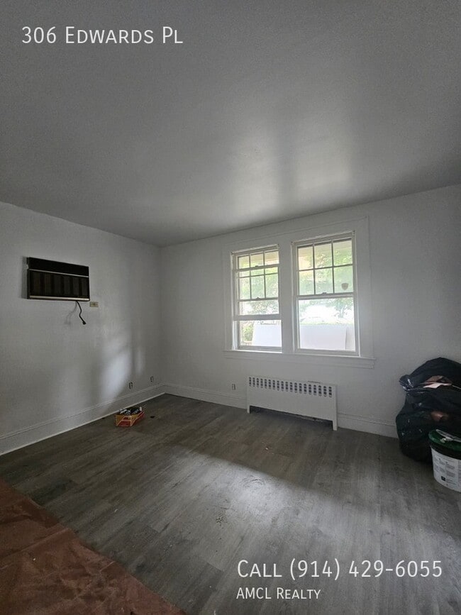 Building Photo - 306 Edwards Pl