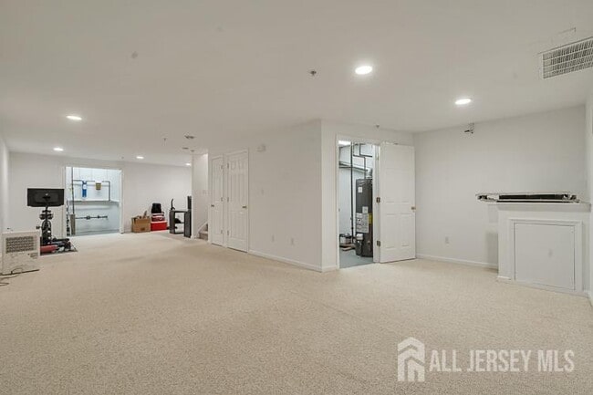 Building Photo - 111 Blossom Cir