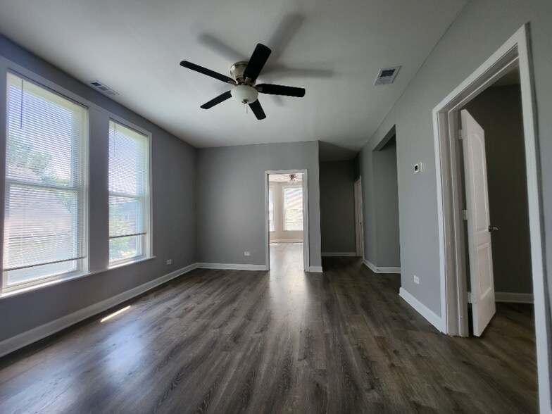 Building Photo - 7308 S Kenwood Ave