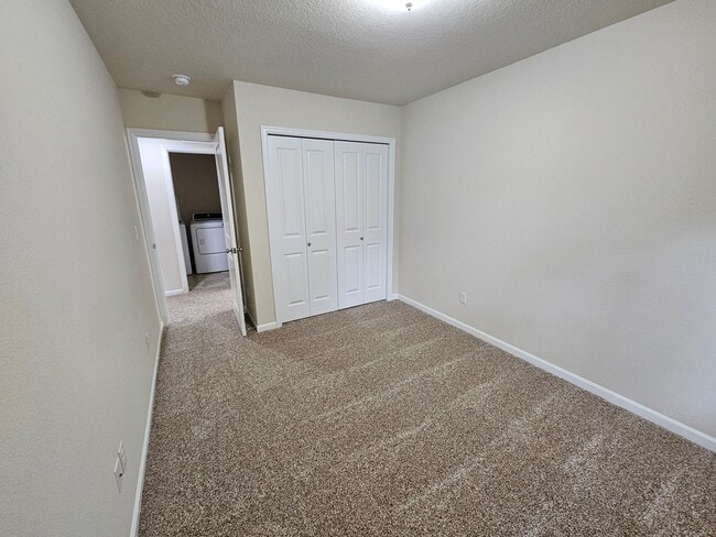 Building Photo - 5743 Karen Lynn Loop S