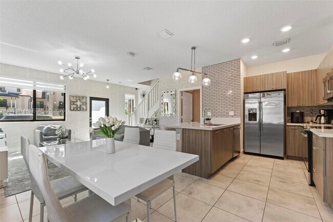 Building Photo - 8367 Central Park Blvd