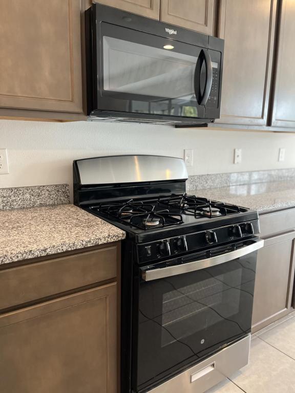 Building Photo - 19736 Lonesome Pine Dr