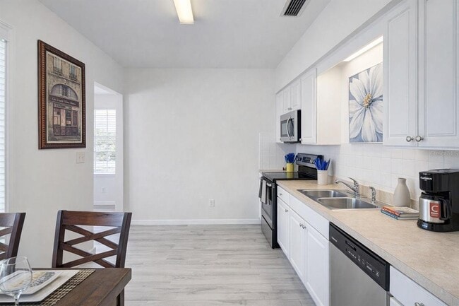 Building Photo - 501 S Magnolia Ave