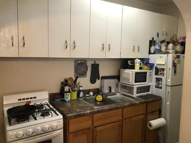 Building Photo - 3208 Grove Ave