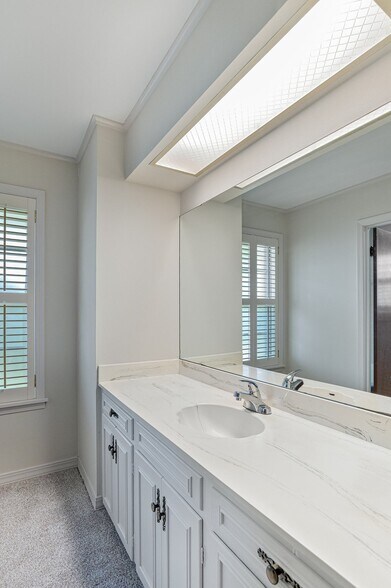 Building Photo - 1554 Westbury Dr