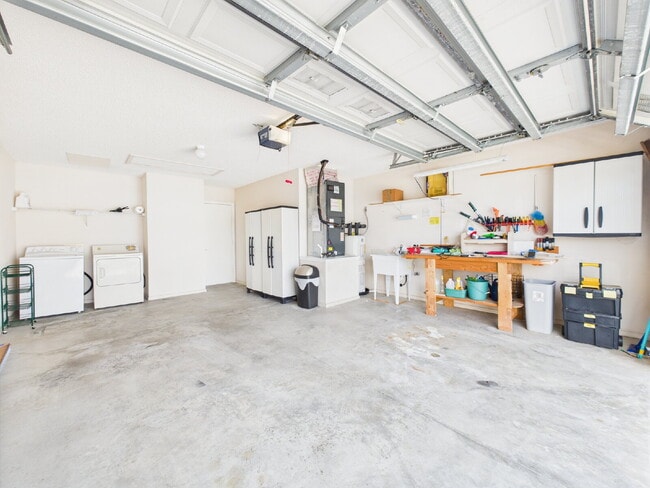 Building Photo - 480 Hildalgo Dr