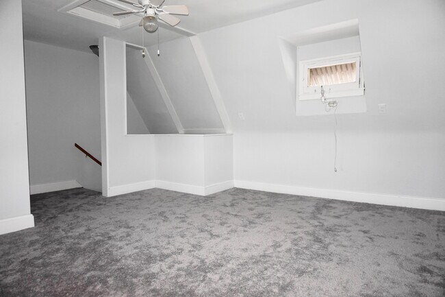 Building Photo - Completely Renovated 3 Bedroom w/ Garage i...