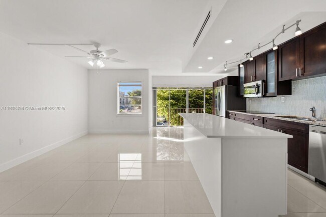 Building Photo - 9370 W Flagler St