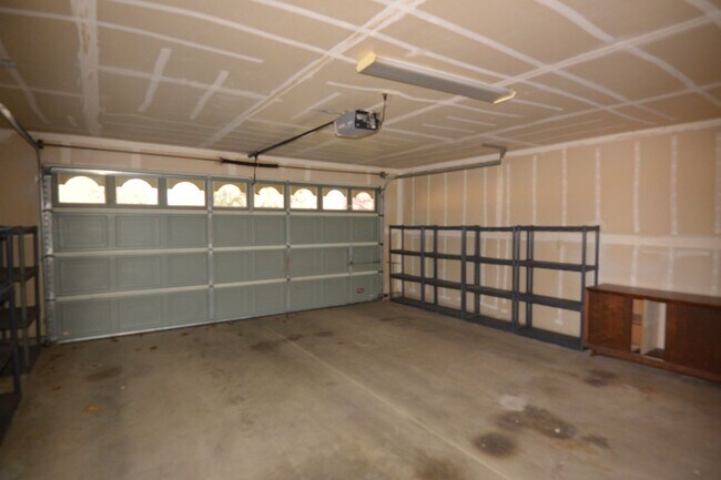 Building Photo - 3 bedroom 2 bathroom in the El Diamante sc...