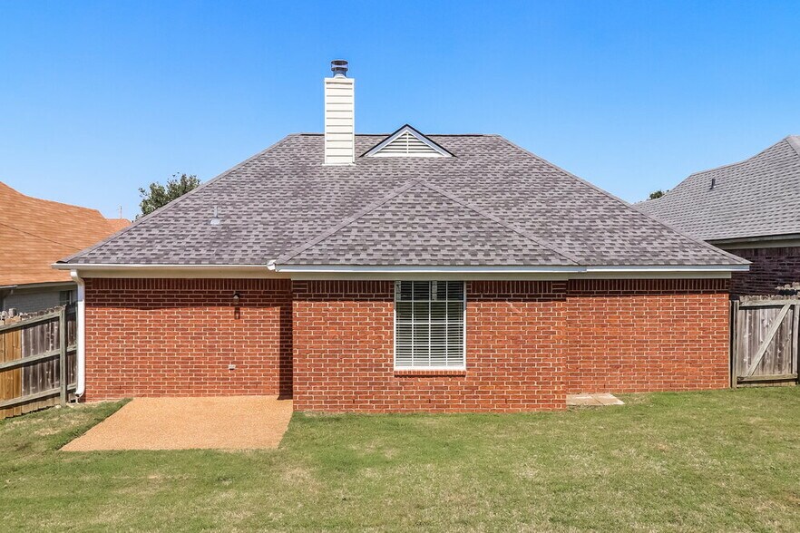 Building Photo - 7091 Ireland Dr