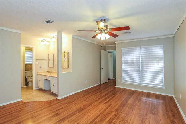 Building Photo - 613 W Castle Harbour Dr