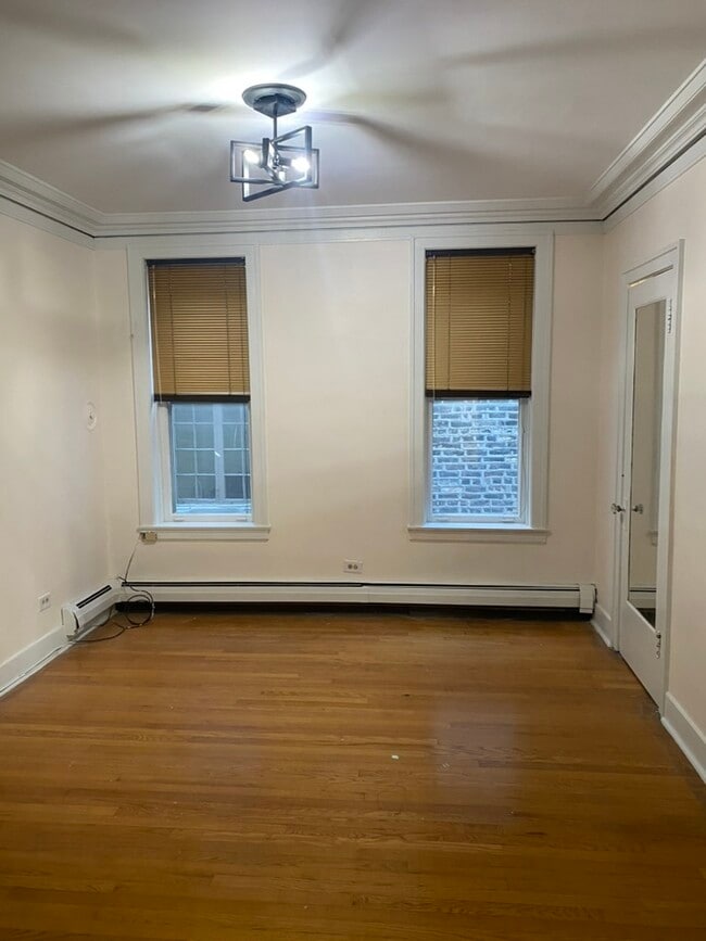 Building Photo - 5839 W Midway Park