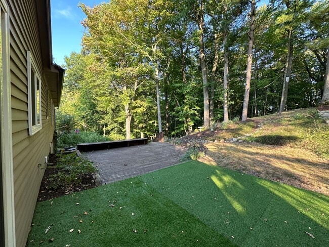 Building Photo - Large 4 bedroom ranch in Forest Hills