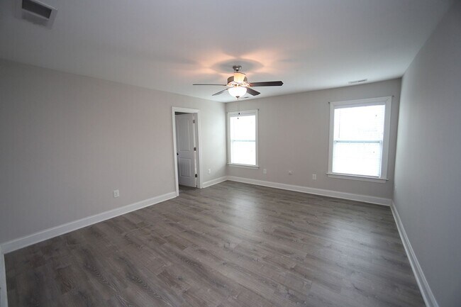 Building Photo - 709 Lone Pine Loop