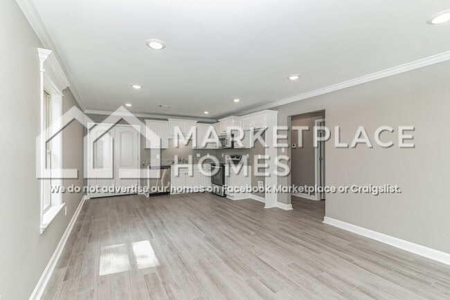 Building Photo - 724 W 23rd St