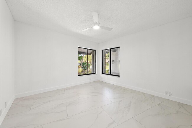 Building Photo - 18 Glencairn Rd