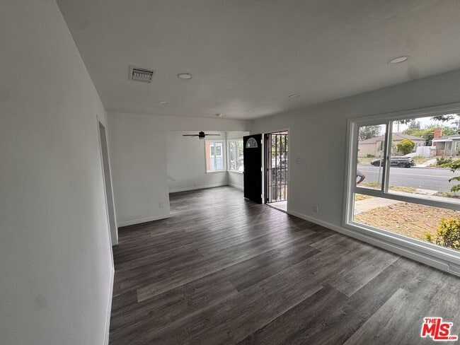 Building Photo - 3020 Magnolia Ave