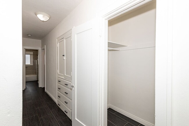 Building Photo - Bright and airy 2-bedroom 2-bath in Mid- City