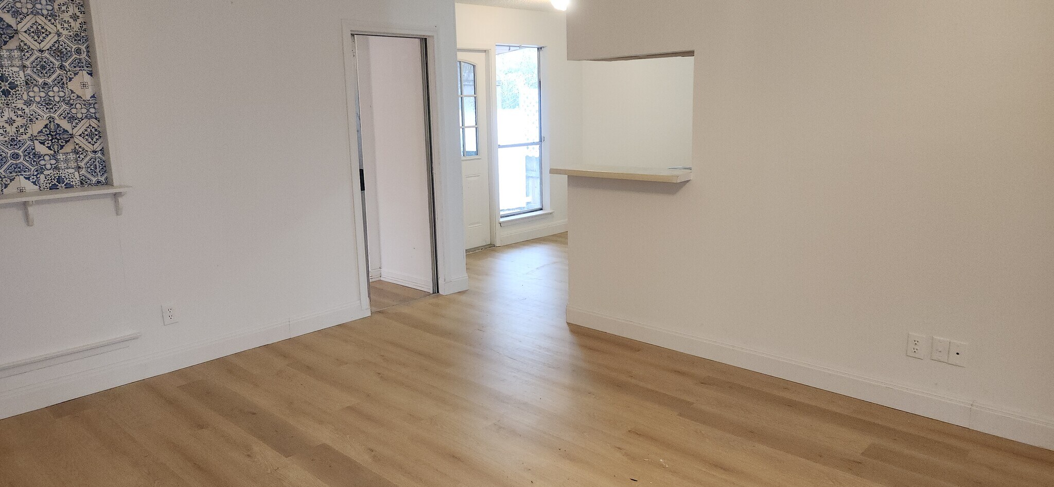 Building Photo - 605 E Applegate Dr