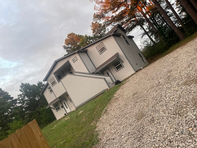 Building Photo - 15831 Echo Glen Dr