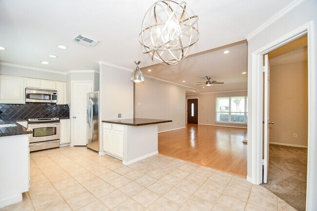 Building Photo - 3402 Hidden Creek Dr