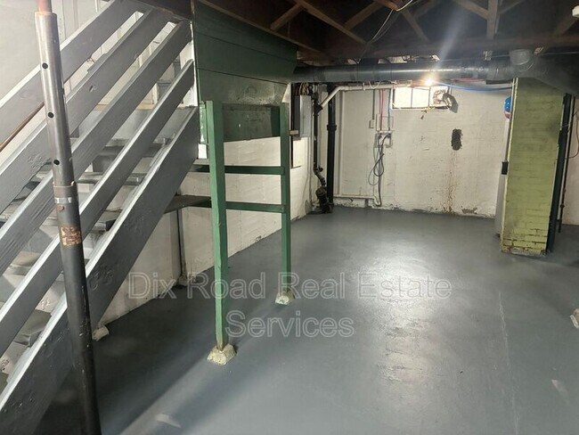 Building Photo - 504 Highland St