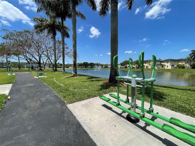 Building Photo - 134 SE 28th Ter