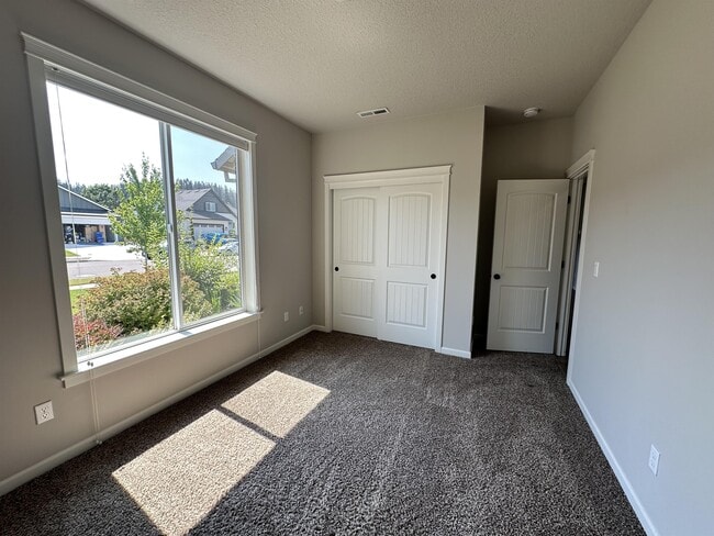 Building Photo - 823 Riley Dr NE