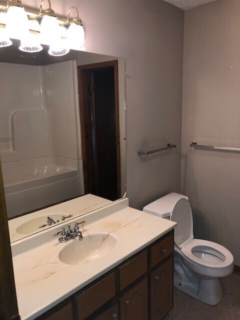 Building Photo - Renovated 3 Bedroom 2 Bath home with Bonus...