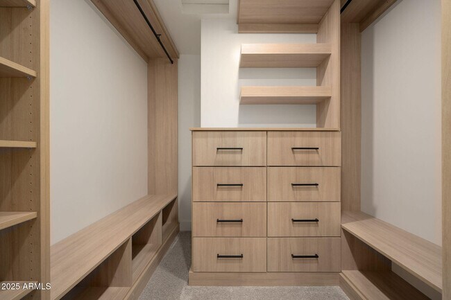 Building Photo - 2439 E Lincoln Cir