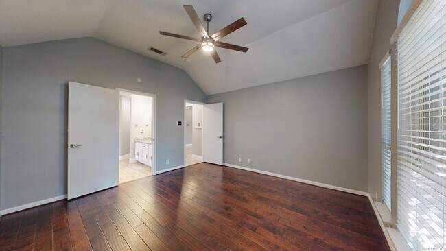 Building Photo - 1009 Crimson Cove Dr