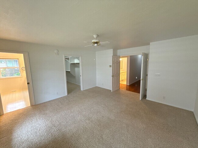 Building Photo - 191 McLaughlin Dr