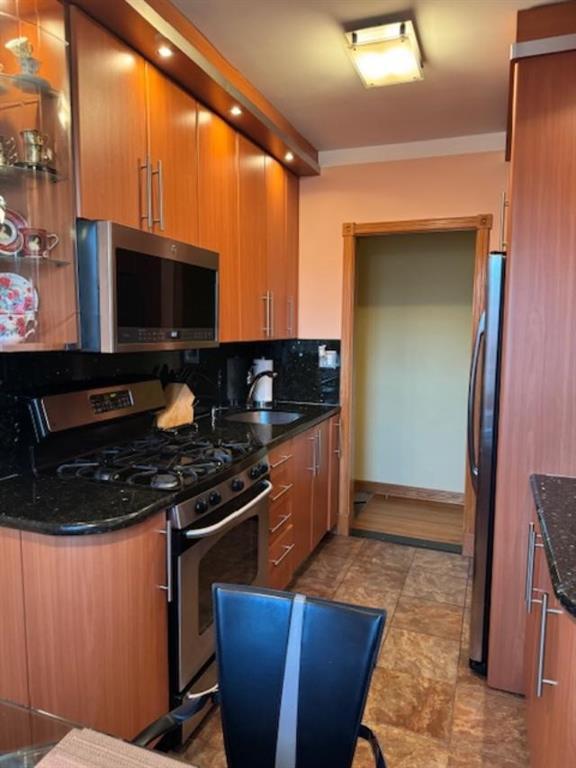 Building Photo - 1560 E 18th St