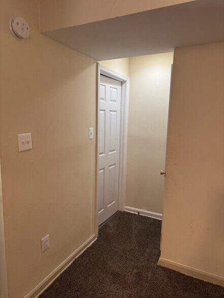 Building Photo - 7135 Donnell Pl