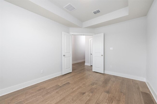 Building Photo - 418 Raleigh Dr