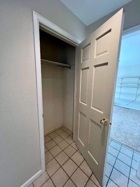 Building Photo - Spacious 4-Bed Retreat with Guest Suite & Fireplace