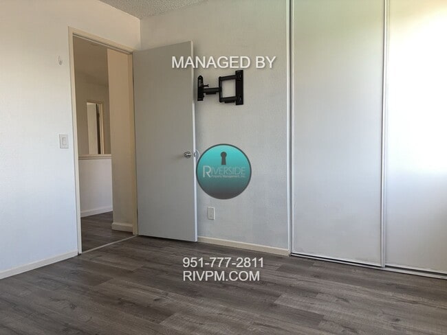 Building Photo - STUNNING POOL HOME IN MORENO VALLEY!! SOLAR INCLUDED!!