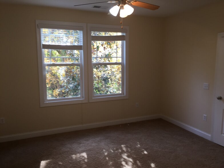 Master Bedroom - 2810 Bedford Green Dr