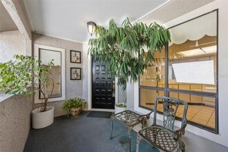 Building Photo - 300 N Shadowbay Blvd