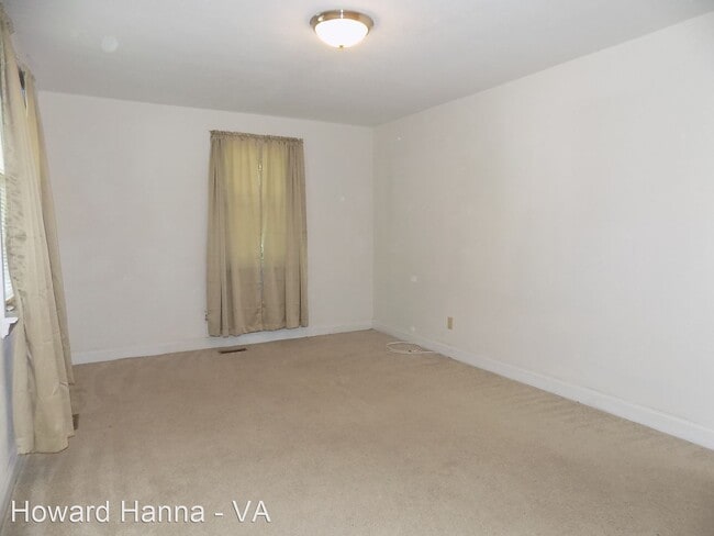 Building Photo - 2 br, 1 bath House - 28 Gilbert Street East