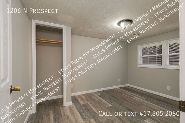 Building Photo - 1206 N Prospect-