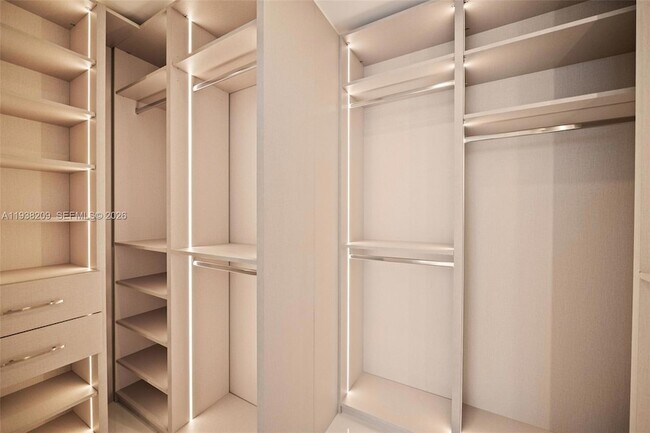 Building Photo - 700 NE 24th St