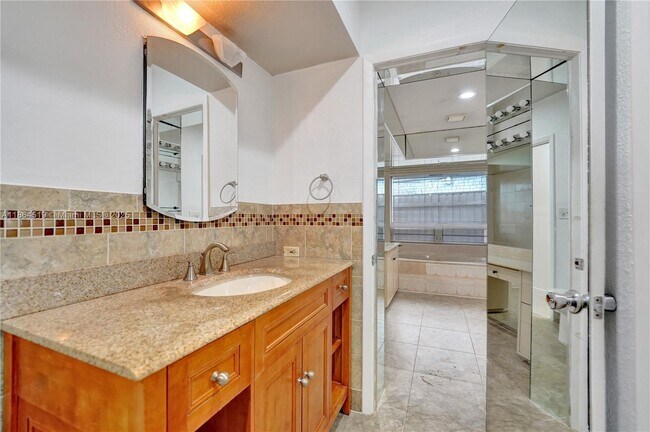 Building Photo - 5708 Mulberry Dr