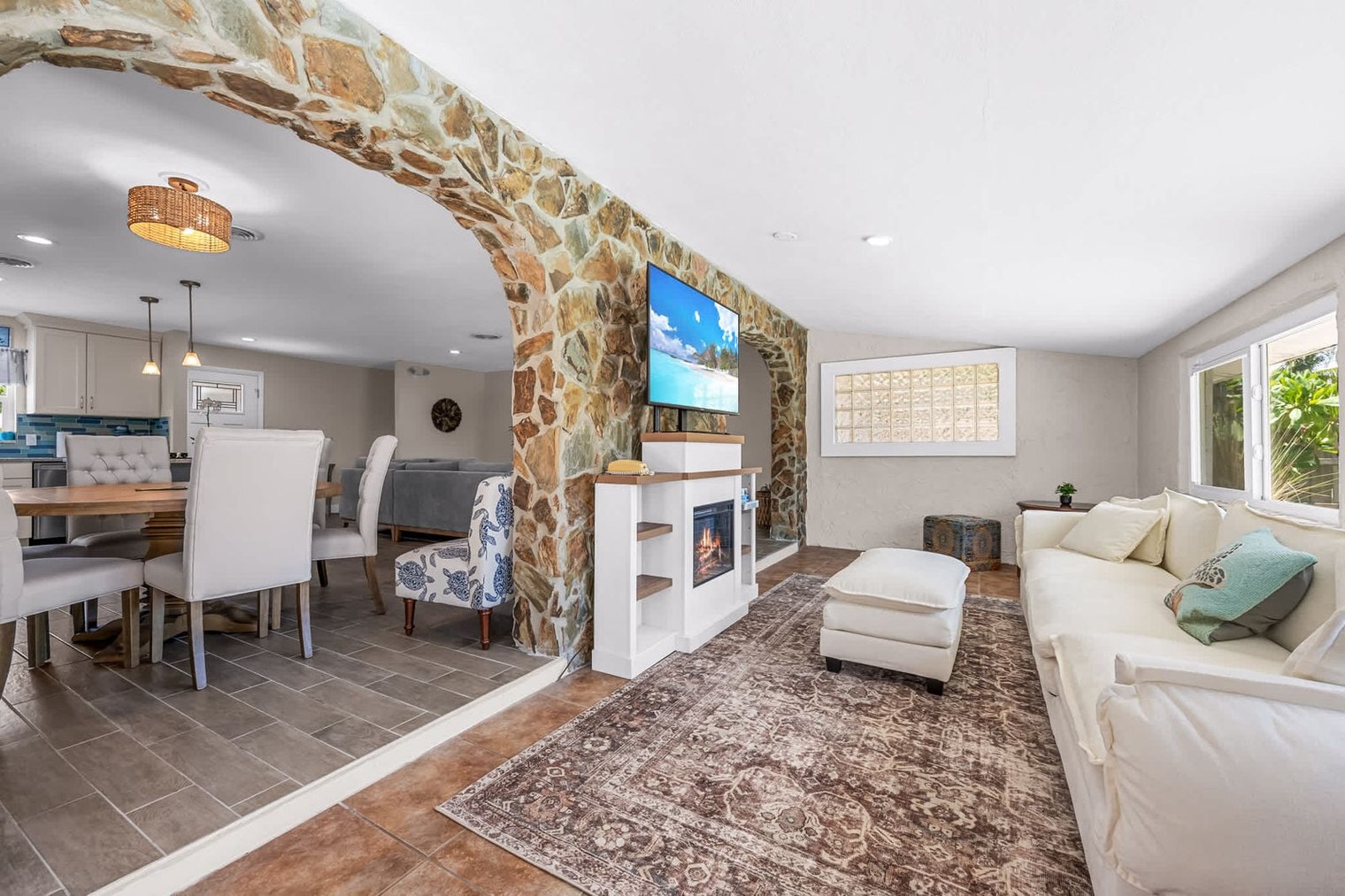 Building Photo - 128 Martin St