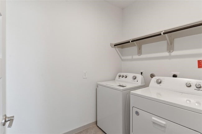 Building Photo - 29318 Hoelzen Holw Dr